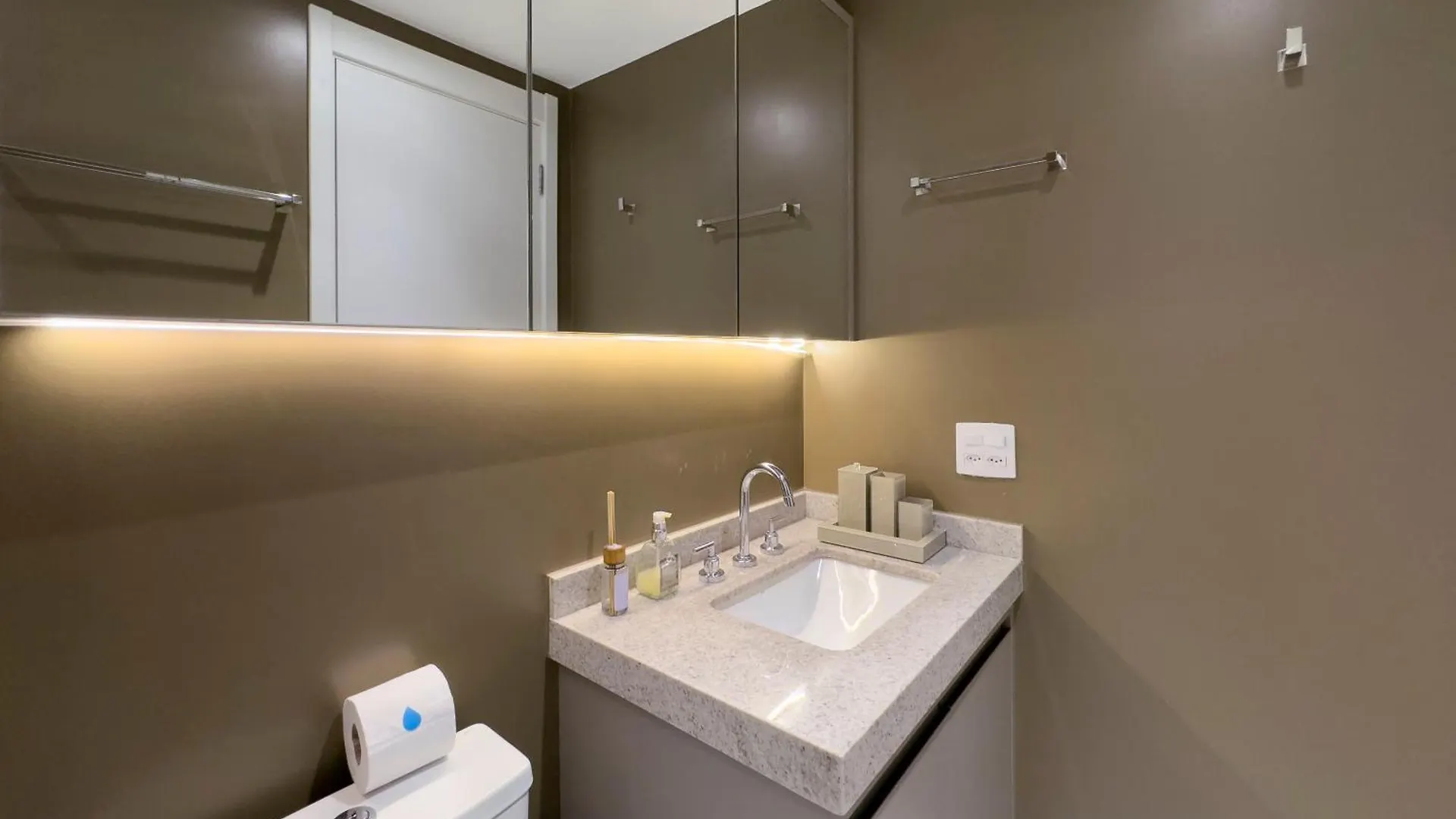 Apartment Studio Inteligente Com Alexa E Blackout Total Doru Sao Paulo