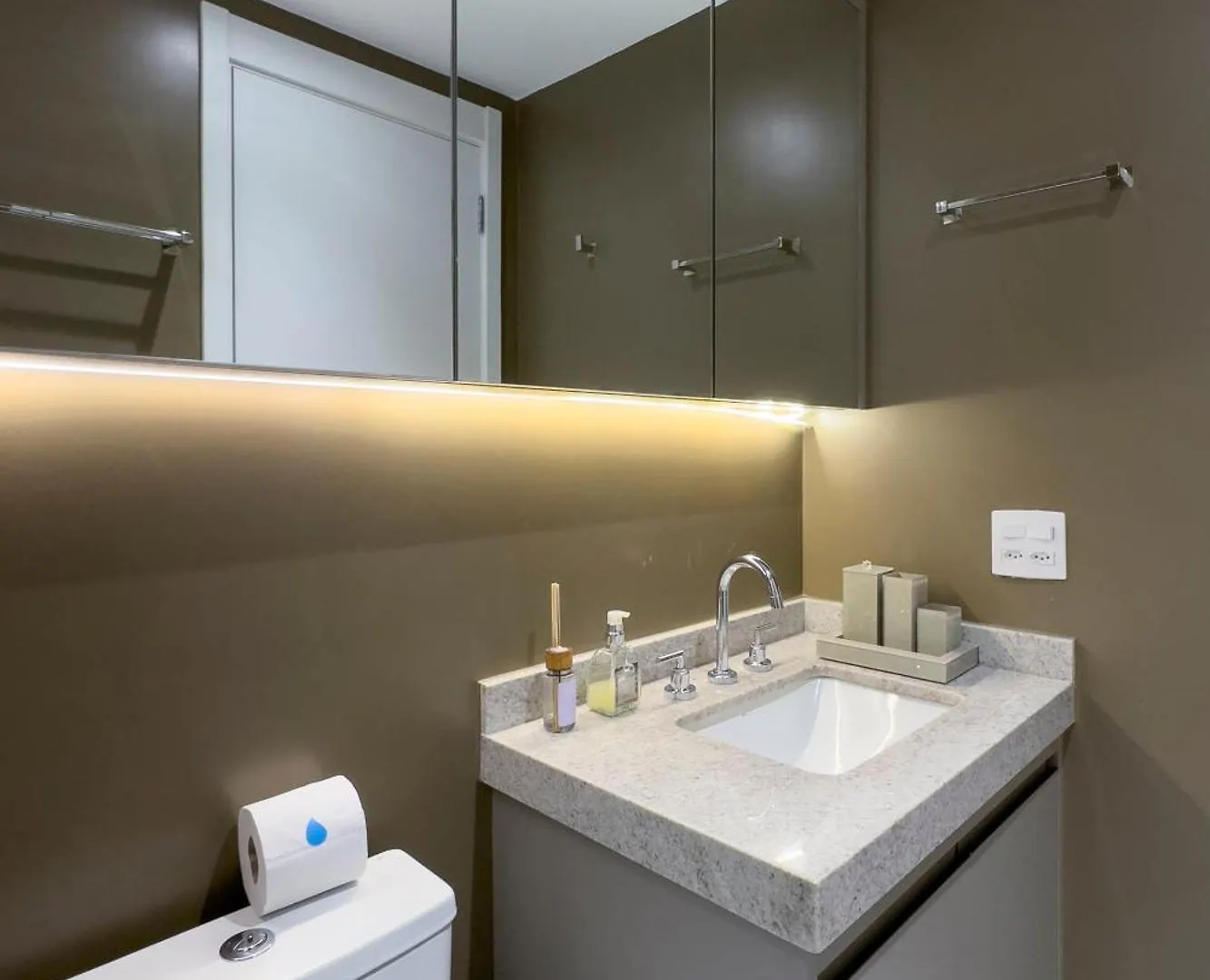 Apartment Studio Inteligente Com Alexa E Blackout Total Doru Sao Paulo Brazil